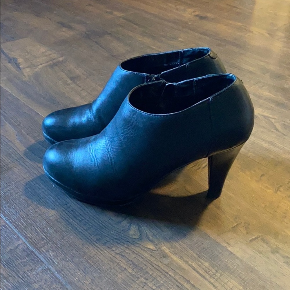 Cynthia Rowley Lovebird Booties